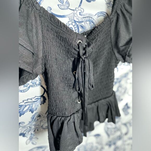 Trendy J’s Black On Off Shoulder Lace Up Front Pheasant Crop Top EPC - Picture 2 of 6